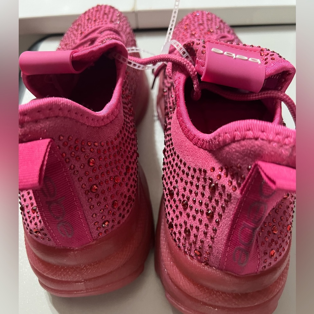 Tenis fuchsia color size 9